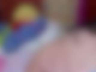 Live cam show with Laura Hills - Double Penetration on Camsoda