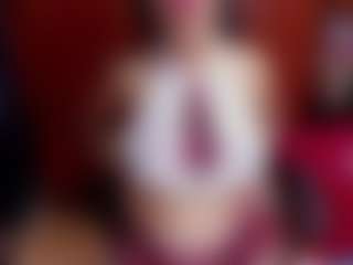Live cam show with Laura Hills - Middle Aged on Stripli.com
