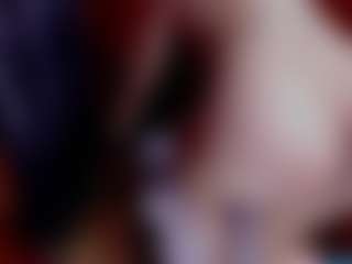 Laura Hills MILF webcam performer live streaming