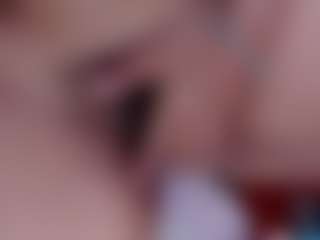 Live cam show with Laura Hills - Middle Aged on Camsoda