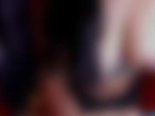Live cam show with Laura Hills - Bikini on intimatelivegirls.com