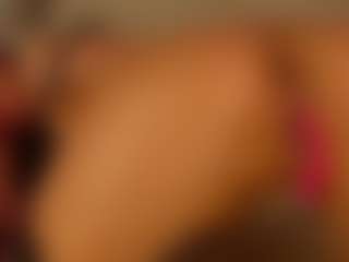 Live cam show with MileyRius - Striptease on AdultVida.com