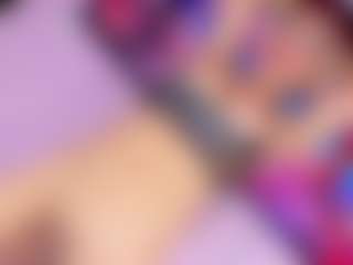 Live cam show with TheQueensHot - Tease on CamClone