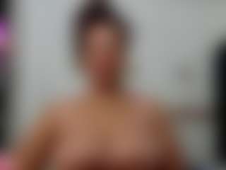 Live cam show with yosselin23 - Granny Ebony on Milfs Live