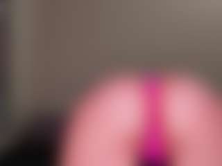 Live cam show with Kimmberrr - Nipple Piercings on googirlz