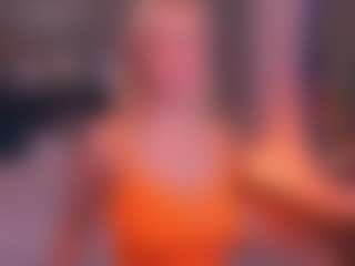 Live cam show with ArishkaLulu - Moaning on SmokeAndPoke