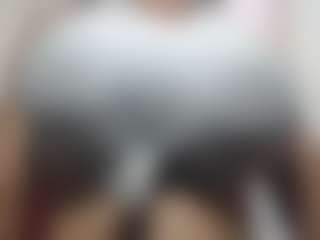 Live cam show with hilary18inches - White on Milf Play | colombia