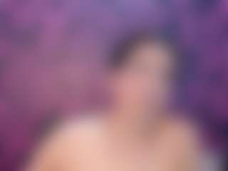 Live cam show with MilfRockRoll - Bikini on TeamSkeetLive