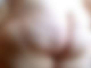 lindalovesexy MILF webcam performer live streaming