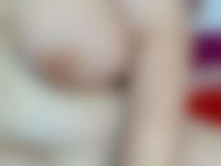 lindalovesexy MILF webcam performer live streaming