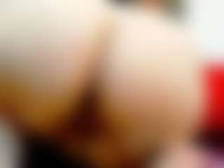 lindalovesexy MILF webcam performer live streaming
