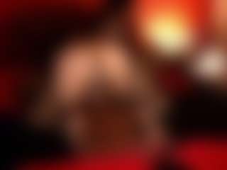 Live cam show with JenniferStarTS - Average on milfzrlive.com