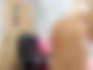 Live cam show with Cattleya MaturePure - Public MILF on SxyPornLive
