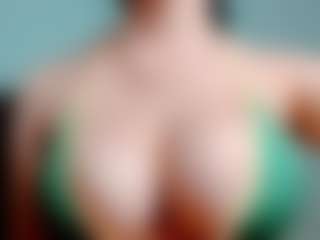 Live cam show with kittyeyess - Bikini on friskycurves.com