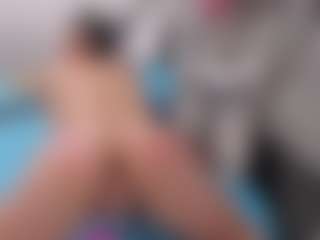 charlotte MILF webcam performer live streaming