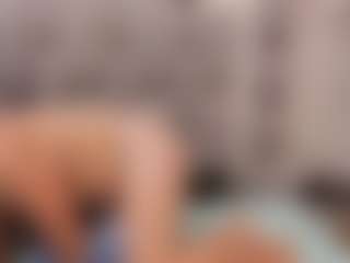 charlotte MILF webcam performer live streaming