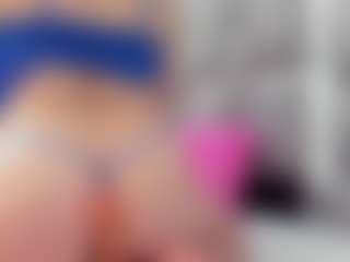 charlotte MILF webcam performer live streaming