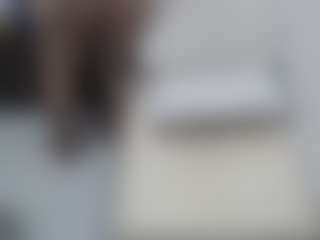 selenhax MILF webcam performer live streaming