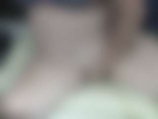 selenhax MILF webcam performer live streaming