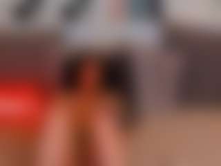 Live cam show with CassyCain - Striptease on StripNow
