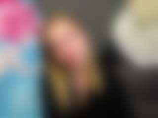 Live cam show with MargaritaKiss - Office on madthumbs