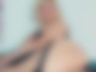 Live cam show with EmmaSaenz - Tease on Camsoda
