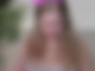 Live cam show with Megan - Upskirt on Milfs Live