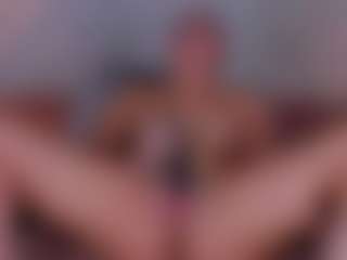 Live cam show with Matilda - Fishnets on friskycurves.com