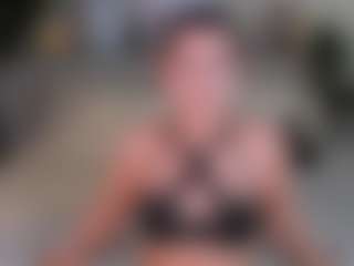 Live cam show with Matilda - Bikini on LiveSexCams6
