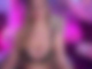 Live cam show with LylaYeess - Smoking on Camsoda
