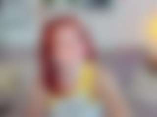 CreamyLissa MILF webcam performer live streaming