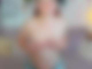 Live cam show with CreamyLissa - Green Eyes on Livezox