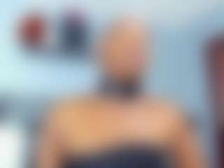 Live cam show with Coco-Kiiss - Dominant on Big Tits
