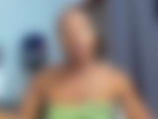 Live cam show with Coco-Kiiss - Dominant on TeamSkeetLive