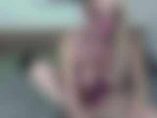 Live cam show with BonnieBotox - Dildo on Milfs Live