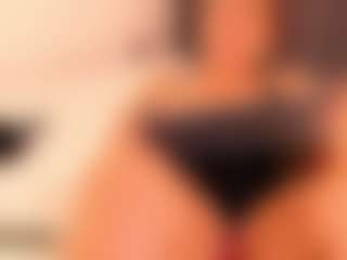 Live cam show with Alessia - Blonde Hair MILF on AdultVida.com