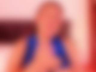 Live cam show with Alessia - Middle Aged on dropp.cam
