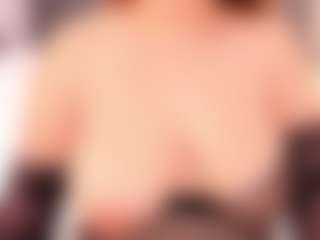 Live cam show with Alessia - Mature MILF on CamClone