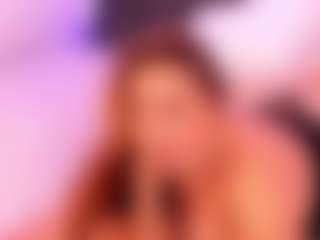 Live cam show with Alessia - Double Penetration on Uber Horny