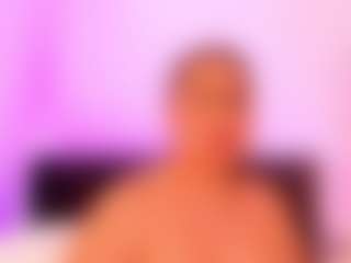 Alessia MILF webcam performer live streaming