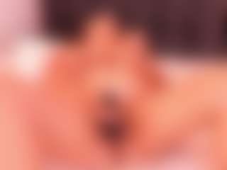 Live cam show with Alessia - Middle Aged on Camsoda