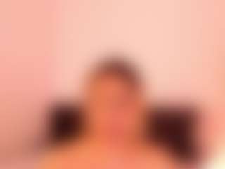 Live cam show with Alessia - Public Mature on Camsoda