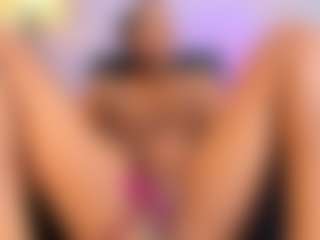 Live cam show with NATALIE-PARKER - Ebony Petite on livesuperchat.net