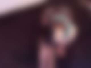 April-bowie MILF webcam performer live streaming