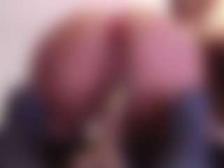 April-bowie MILF webcam performer live streaming