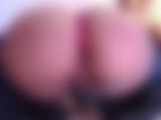 Live cam show with April-bowie - Small Tits on hrnylive.com