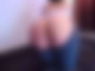 April-bowie MILF webcam performer live streaming