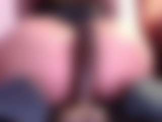 Live cam show with April-bowie - Skinny MILF on Camsoda