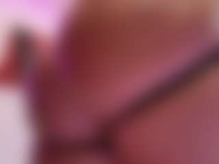 Live cam show with April-bowie - Athletic Brown Eyes on Camsoda