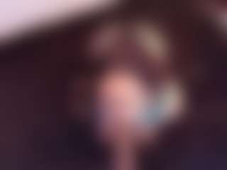 Live cam show with April-bowie - Curvy Small Tits on live18s.com